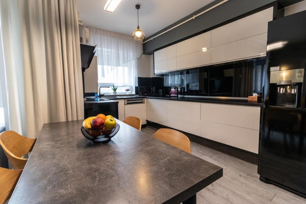 Tampa View Premium Apartment Брашов Екстериор снимка