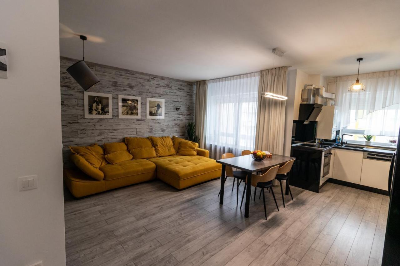 Tampa View Premium Apartment Брашов Екстериор снимка